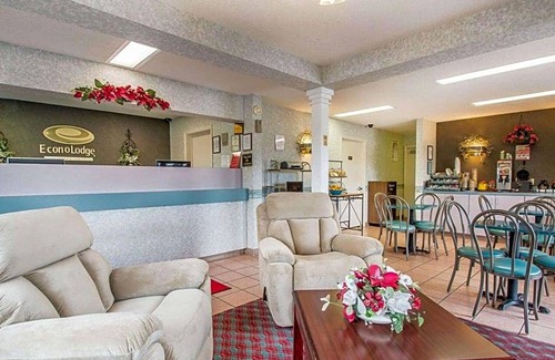 Dothan Hotel | 2-Star Hotel ∙ Econo Lodge Dothan
