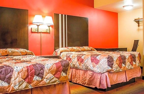 Ronkonkoma Hotel | Hotel de 2 estrellas ∙ Rodeway Inn Macarthur Airport