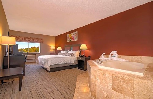 Centereach Hotel | Hotel de 2 estrellas ∙ Holiday Inn Express Stony Brook-Long Island, an IHG Hotel