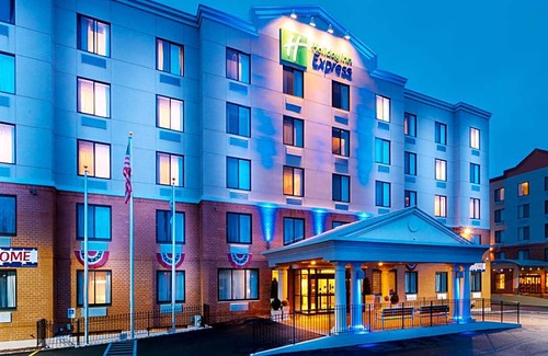 Travis - Chelsea Hotel | Hotel de 2 estrellas ∙ Holiday Inn Express Staten Island West, an IHG Hotel