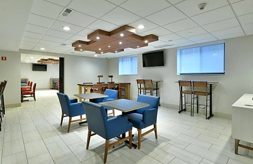 Travis - Chelsea Hotel | Hotel de 2 estrellas ∙ Holiday Inn Express Staten Island West, an IHG Hotel
