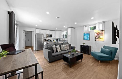 Phoenix Hill Apartamento | 2-Storey Shipping Container Retreat
