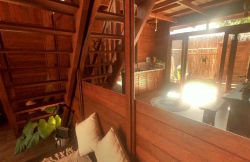 Uluwatu Chalet De Esquí | 2 storey wooden house in the heart of Uluwatu
