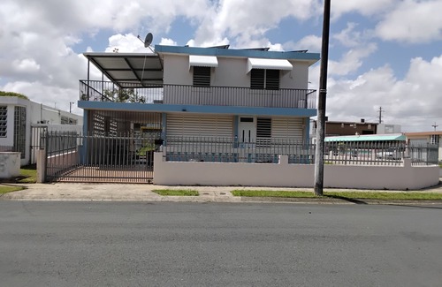 Caguas Casa | Caguas 2 Story 5 BR Home w/Solar Panels, A/C and WiFi