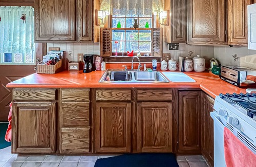 Stratton Cabina | 2-story cabin with beautiful views, deck, grill, outdoor dining area, & W/D