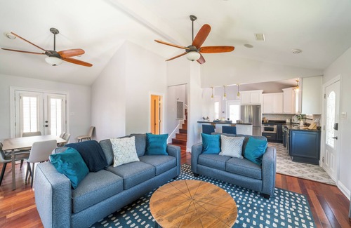 Chalmette Casa | 2-Story cottage w pool+bonfire