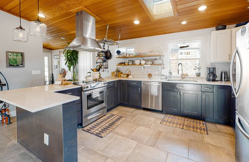 Neahkahnie Beach Casa | 2-story dog-friendly home with gas grill, gas fireplace, beach access & 2 decks