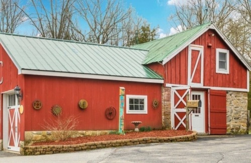 Newton Casa | 2 Story Historic Carriage House- Newly Remodeled.