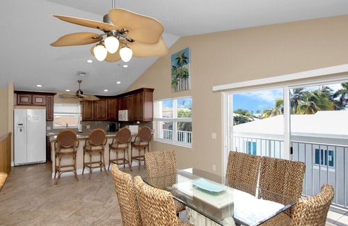 Coury Casa | 2 story home w/ 7 bedrooms,4 baths, private pool, 60ft of dockage, ample parking
