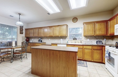 Far North Central Casa | 2-story house with back patio, grill, streaming, washer/dryer, & 2 living areas