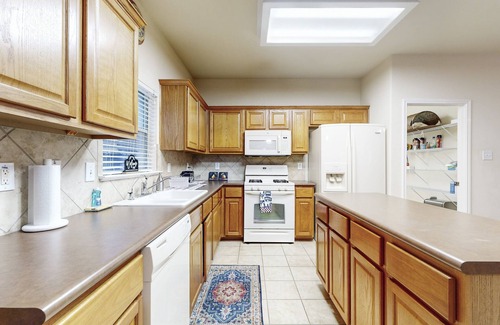 Far North Central Casa | 2-story house with back patio, grill, streaming, washer/dryer, & 2 living areas