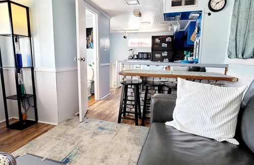 West Monroe Alquiler De Eote | 2 Story Houseboat Seeking a Captain Fishpets Ok