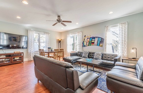 West End Apartamento | 2 Story Large Apartment | 5 min to Downtown