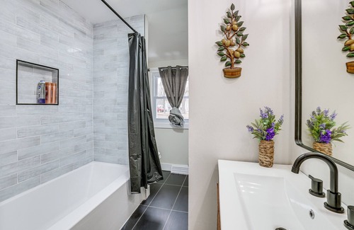 Lawnside Casa | 2-Story Lawnside Home: 13 Mi to Dtwn Philadelphia!