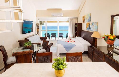 Punta Cancún Apartamento | 2 Story Oceanfront Penthouses on Cancun Beach!