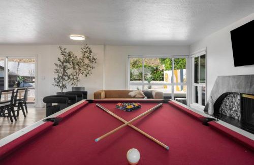 Woodland Hills Casa | 2-Story Sanctuary - Spacious Hot Tub - Billiards