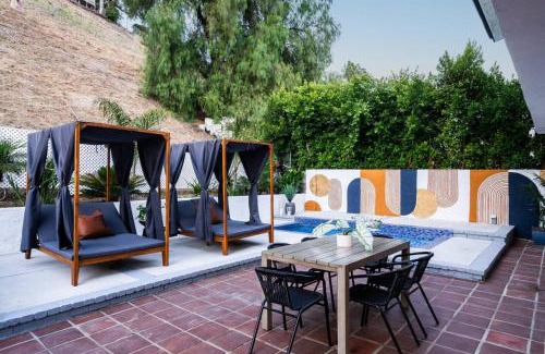 Woodland Hills Casa | 2-Story Sanctuary - Spacious Hot Tub - Billiards