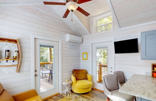 Clarkesville Casa | 2-story snowbird-friendly home with firepit, deck, porch, washer/dryer, & AC