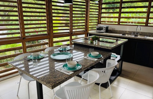 Naranjo Casa | 2-Suite Villa, 200 Meters from Quiet Beach, Fast Internet, Pool, Parking