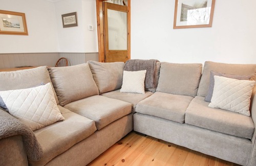 Trefriw Cabaña | 2 TAN Y FEDW, pet friendly, country holiday cottage in Trefriw