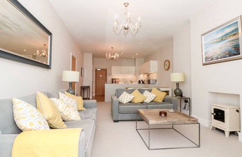 Bugford Cabaña | 2 THE MANOR HOUSE, HILLFIELD VILLAGE, family friendly in Dartmouth