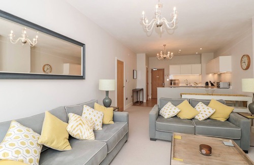 Bugford Cabaña | 2 THE MANOR HOUSE, HILLFIELD VILLAGE, family friendly in Dartmouth