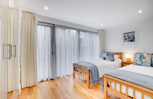 Dartmouth Cabaña | 2 The Sail Loft
