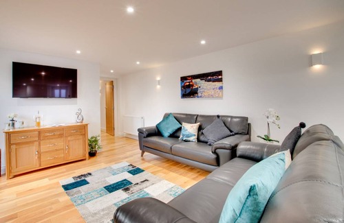 Dartmouth Cabaña | 2 The Sail Loft