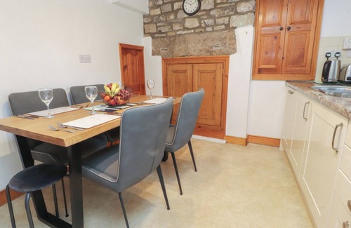 Grassington Cabaña | 2 THE SQUARE, family friendly, with a garden in Grassington