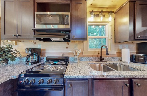 Mars Hill Cabina | 2 Tiny home cabins with private hot tubs, covered porches, & amazing views