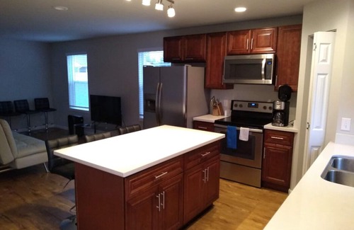 Renton Casa | ⁎ 2 Townhomes with Smart TV & Blackout Curtains