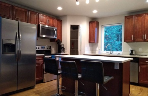 Renton Casa | ⁎ 2 Townhomes with Smart TV & Blackout Curtains