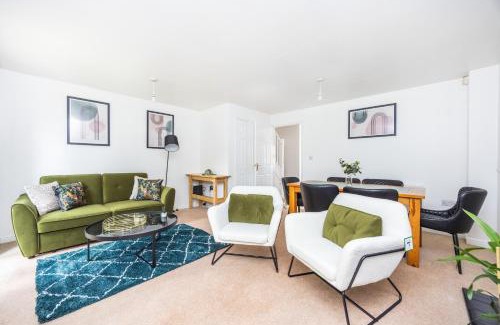 Langley Marish Casa | 2 Tracy Avenue