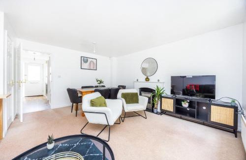 Langley Marish Casa | 2 Tracy Avenue