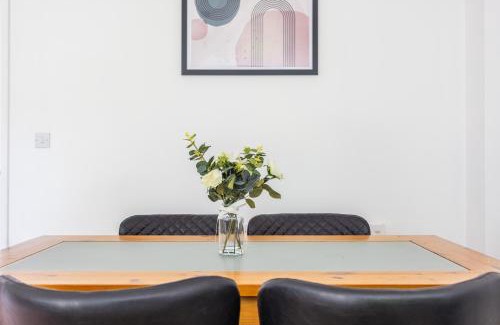 Langley Marish Casa | 2 Tracy Avenue