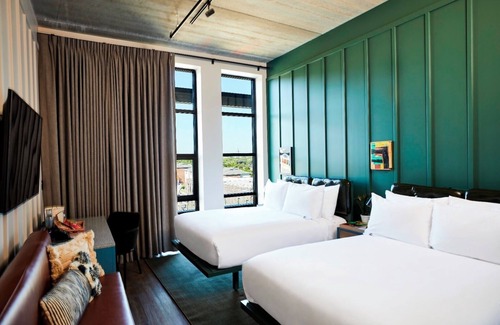 East Nashville Hotel | 2 Trendy Rooms w/ Rooftop Bar and Curated Mini-Bars Near Nissan Stadium – 1 Mi.