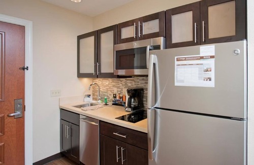 Downtown Baltimore Hotel | 2 Unique Suites w/ Kitchen in Restored 1904 Landmark Near Museums
