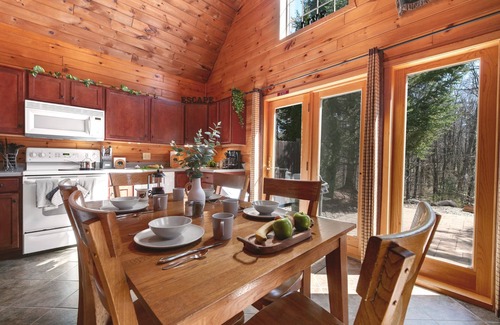 Broadalbin Cabina | 2-unit Adirondack cabin escape + lake access