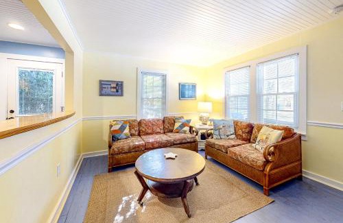 Bradenton Beach Casa | 2 -Unit Beach to Bay Cottage.Not Grandma's Place