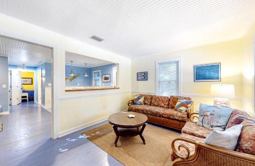 Bradenton Beach Casa | 2 -Unit Beach to Bay Cottage.Not Grandma's Place