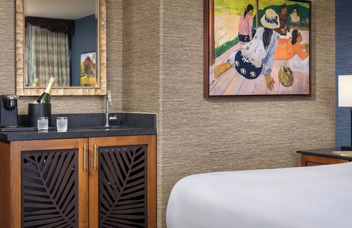 Crown Point Hotel | 2 Units Catamaran Bayfront Suite with 2 Queens | Steps to the Shore