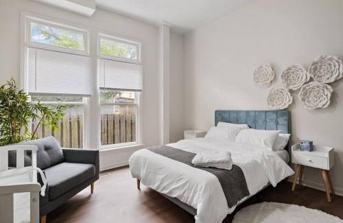 Herron Morton Casa | 2 Units Combined - Historic 5BR - 2 Living - 2 Kitchens