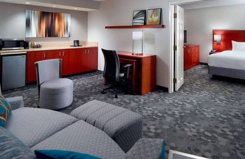 Home Park Hotel | 2 Units | Convenient Midtown Location | Modern Suite w/Pool