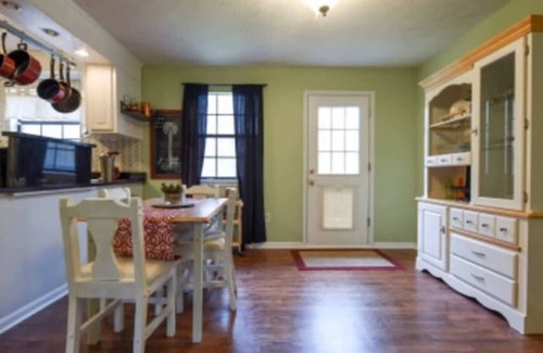 Athens Casa | 2 Units & Mins to UGA - The Glory Glory Doghouse
