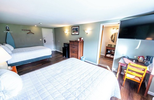 Shawnee On Delaware Hotel | 2 Units | Mountain Retreat | Refined Comfort & Scenic Views in a Serene Hideaway