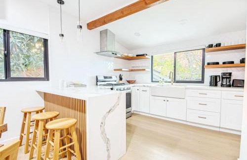 Los Feliz Casa | 2 Units Oasia Villa w terrace 12 pax