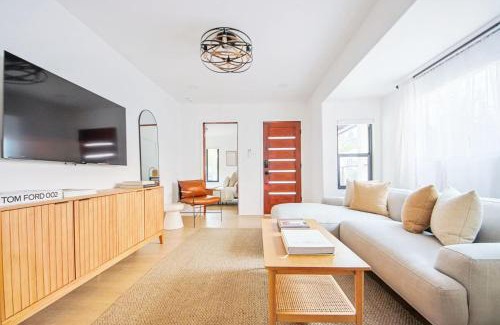 Los Feliz Casa | 2 Units Oasia Villa w terrace 12 pax