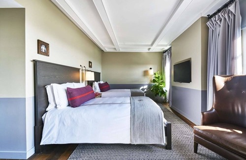 Hollywood Hotel | 2 Units Right Off Hollywood Walk of Fame | Outdoor Swimming Pool