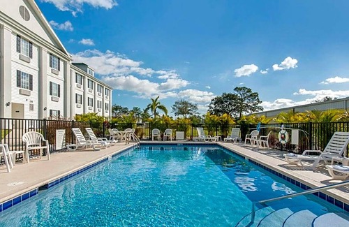 Interchange Square Hotel | Hotel de 2 estrellas ∙ Quality Inn Palm Bay - Melbourne I-95