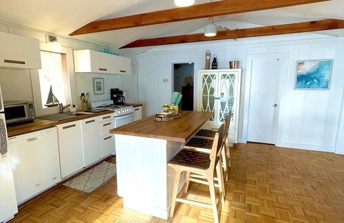 South Dennis Cabaña | 2 Waterfront Cottages - 3 & 2 BR - on Follins Pond